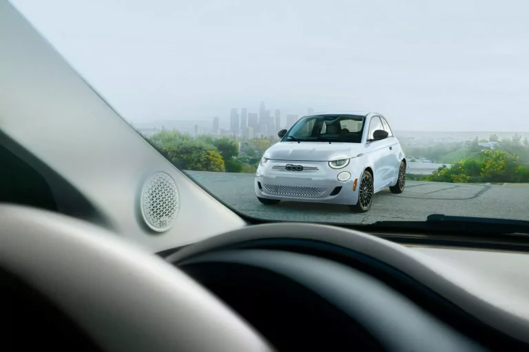 Los Ángeles: La ciudad que inspira al Fiat 500e que no te podrás comprar