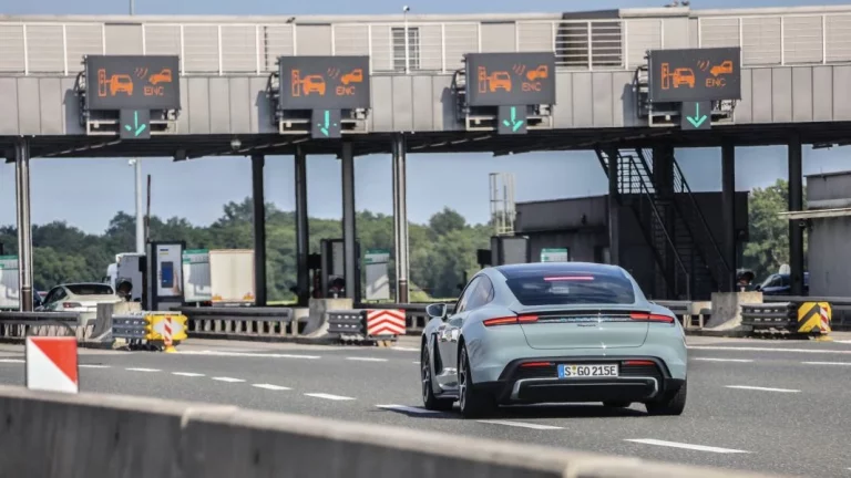 Así se viaja en un Porsche Taycan de Stuttgart hasta Estambul