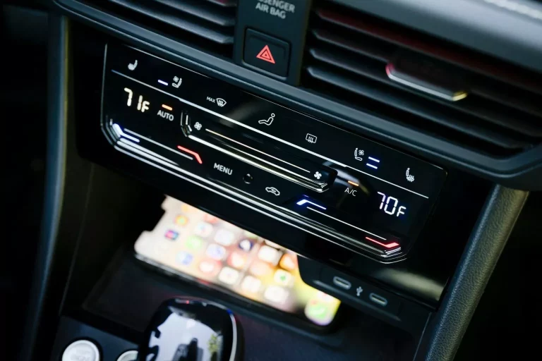 El 25% más de riesgo de accidente por calor en el coche: revisa el aire acondicionado y ahorra 50 euros en el taller