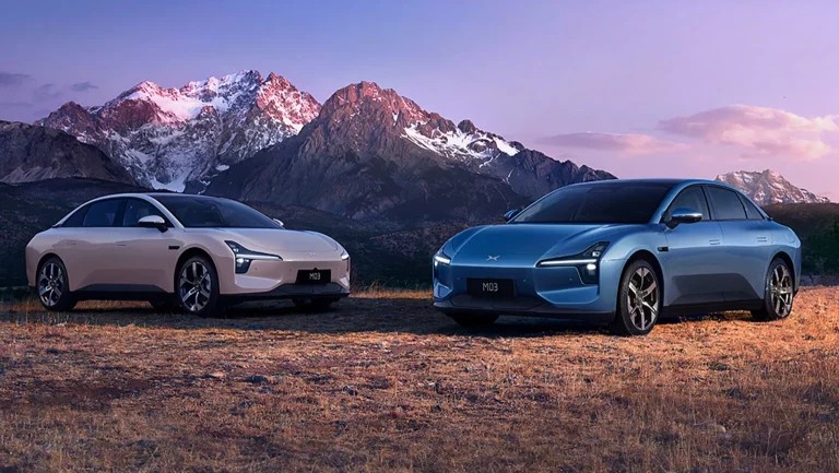 Xpeng Mona M03: El eléctrico low-cost que se ríe del Mercedes-Benz EQS