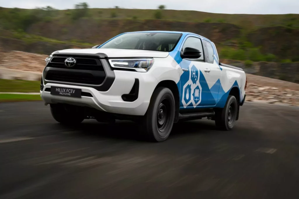 El Toyota Hilux FCEV alimentado por hidrógeno ya es una realidad que llegará en 2028 3 Motor16 2024 Toyota Hilux FCEV Prototype. Imagen portada.