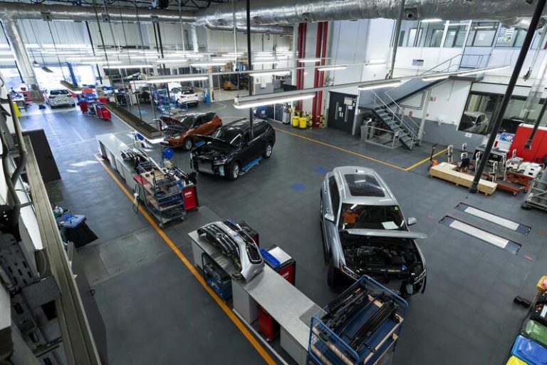 Superávit comercial de la industria española de automoción hasta abril: cifras récord