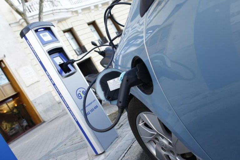El futuro de la movilidad: ¿Está el mercado preparado para los vehículos eléctricos y la movilidad sostenible?
