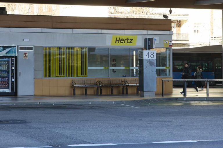 Hertz emite bonos por 750 millones de dólares para reforzar su balance tras la crisis