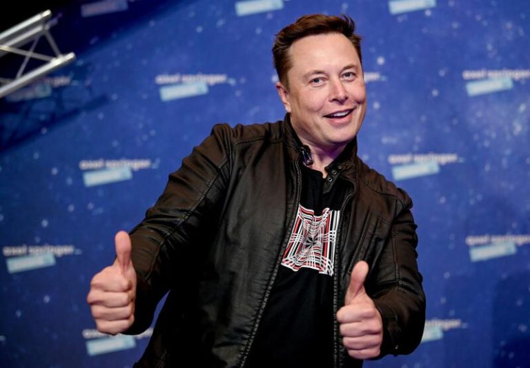 Abogados de Elon Musk intentan retrasar la audiencia sobre su remuneración millonaria