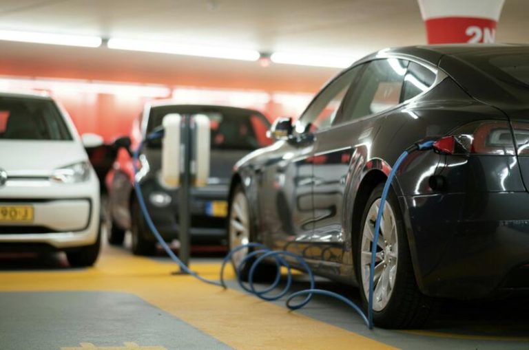 El Tesla Model 3 lidera las búsquedas de coches eléctricos de segunda mano en Europa