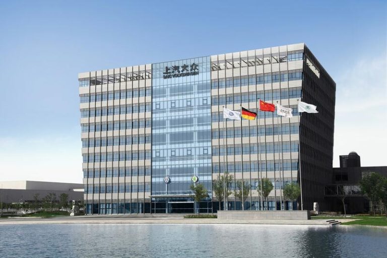 La china SAIC y Volkswagen avanzan en su proyecto de vender vehículos eléctricos conjuntos en 2026