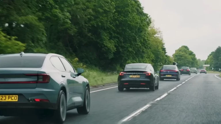 6 eléctricos se enfrentan en esta carrera por ver quien es el primero en quedarse tirado
