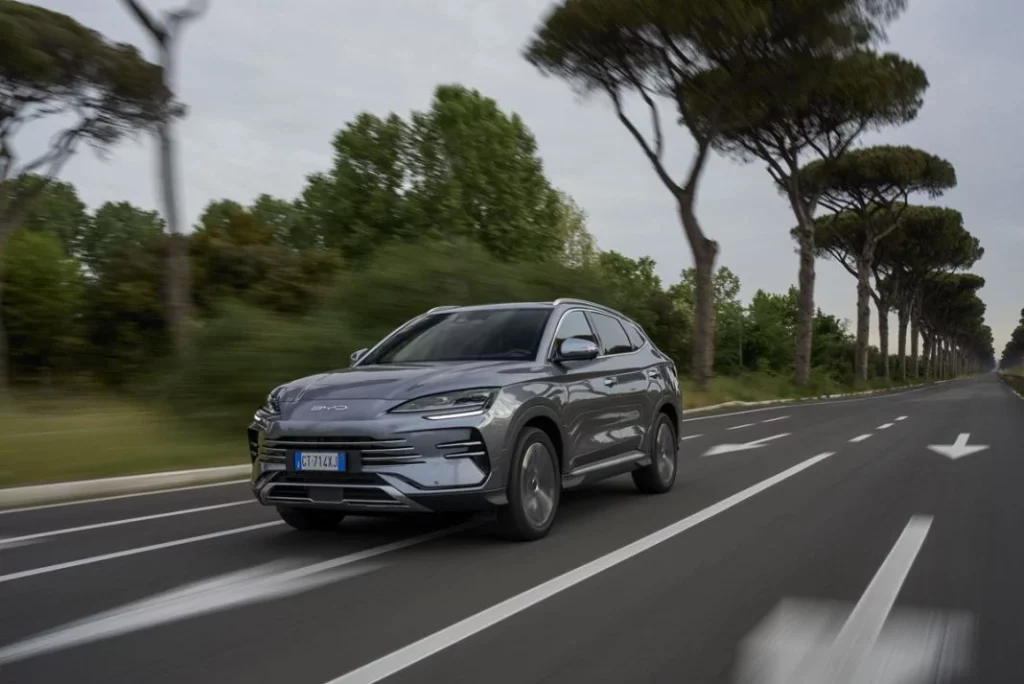 ¿Cuánto se deprecian los coches chinos pasados tres años desde su compra? 2 Motor16 2024 BYD Seal U DM-i. Imagen movimiento.