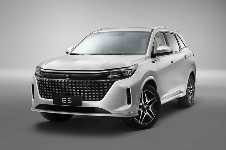 DFSK E5: La firma china añade un nuevo modelo… y con etiqueta Cero