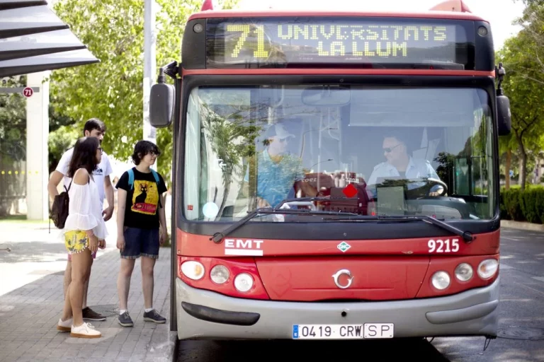 Valencia organiza el primer torneo de videojuegos en autobuses de la EMT