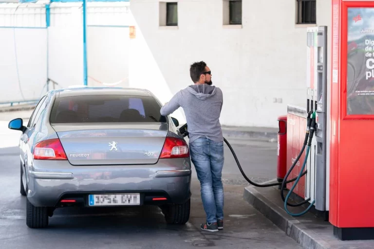 Estas son las gasolineras que se han multiplicado por cuatro desde 2020: y por eso llenas tu coche en ellas