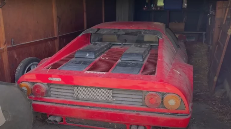 El hallazgo del día es este Ferrari 512 BB que volvió a ver la luz después de estar escondido 28 años