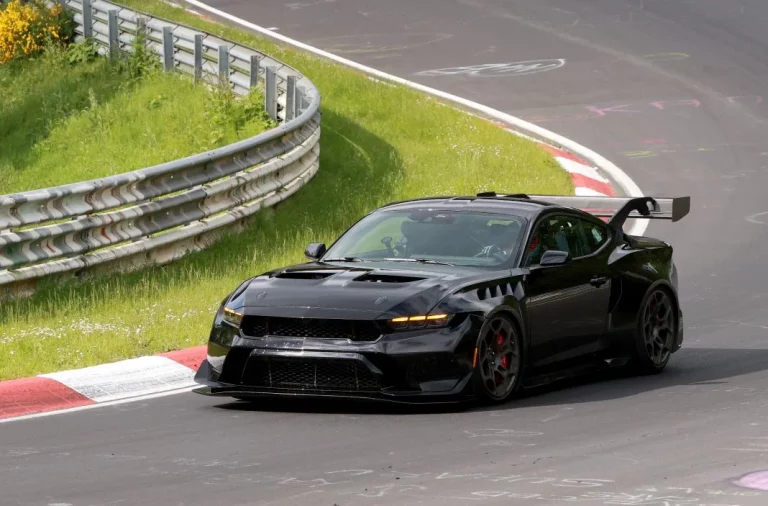 Ford lleva a Nürburgring un misterioso Mustang GTD