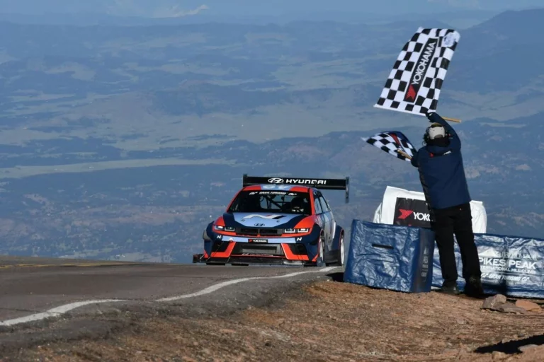 Hyundai y Dani Sordo triunfan en el Pikes Peak 2024