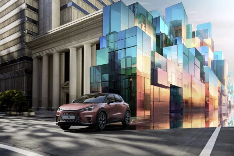El Lexus LBX se convierte en obra de arte digital