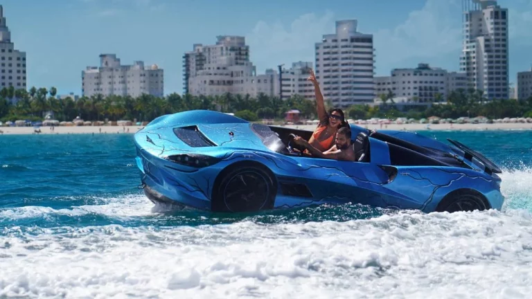 Así son los Ferrari LaFerrari, Bugatti Chiron o Lamborghini Aventador que surcan los mares