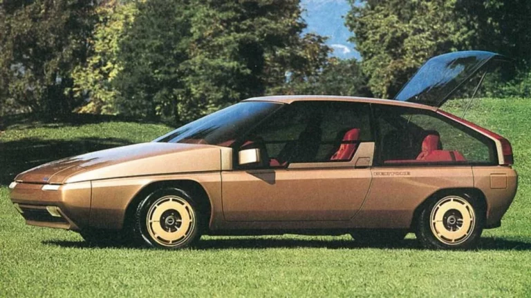 ¿Conocías el Mazda MX-81 Aria? Pues hace 43 años ya se reía del volante del Bugatti Tourbillon