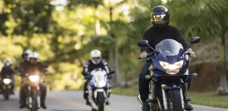 El límite de velocidad que ha enfurecido a los conductores de motos: 40 km/h menos que los coches
