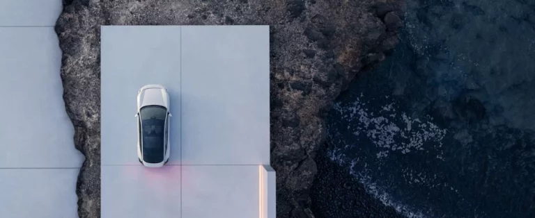 Polestar reduce emisiones hasta en el transporte de sus coches