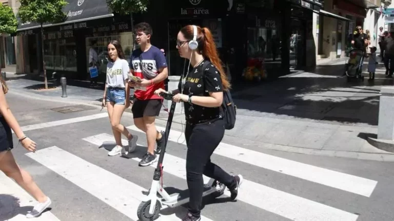 La multa que la Policía Local te puede poner por circular sin seguro en tu patinete eléctrico