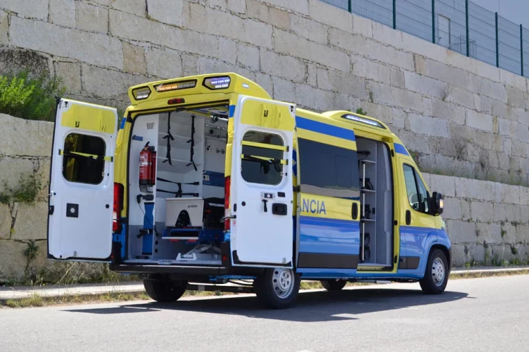 ¿Quieres ser conductor de ambulancia? Este es el título que necesitas y el sueldo que vas a ganar