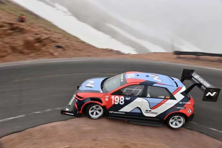 Pikes Peak: lo básico que deberías saber sobre la ‘carrera hacia las nubes’