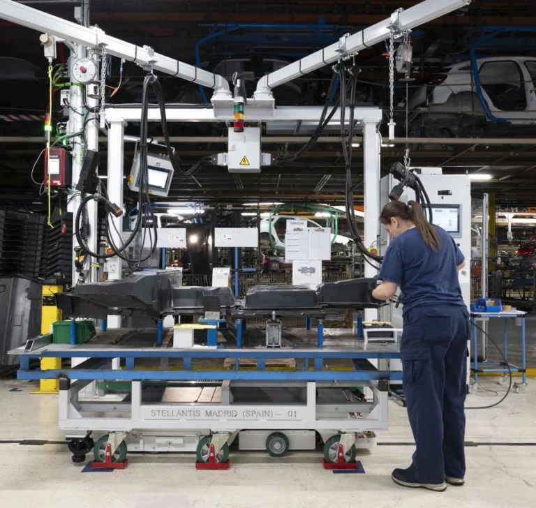 Stellantis producirá 50.000 baterías para coches eléctricos al año en Madrid