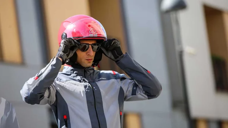 Motero: 3 trucos para saber si el casco que utilizas es de tu talla