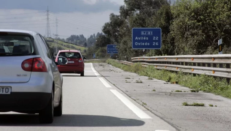 El insólito movimiento de la DGT por vacaciones: Esta es la primera autopista por la que puedes circular por su arcén