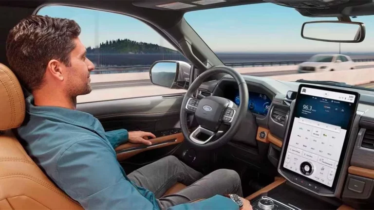 Ford va a tener su propio Autopilot como Tesla en dos años