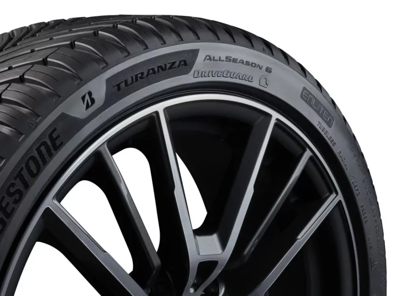 Bridgestone lanza un nuevo neumático run flat 4 estaciones para coches eléctricos