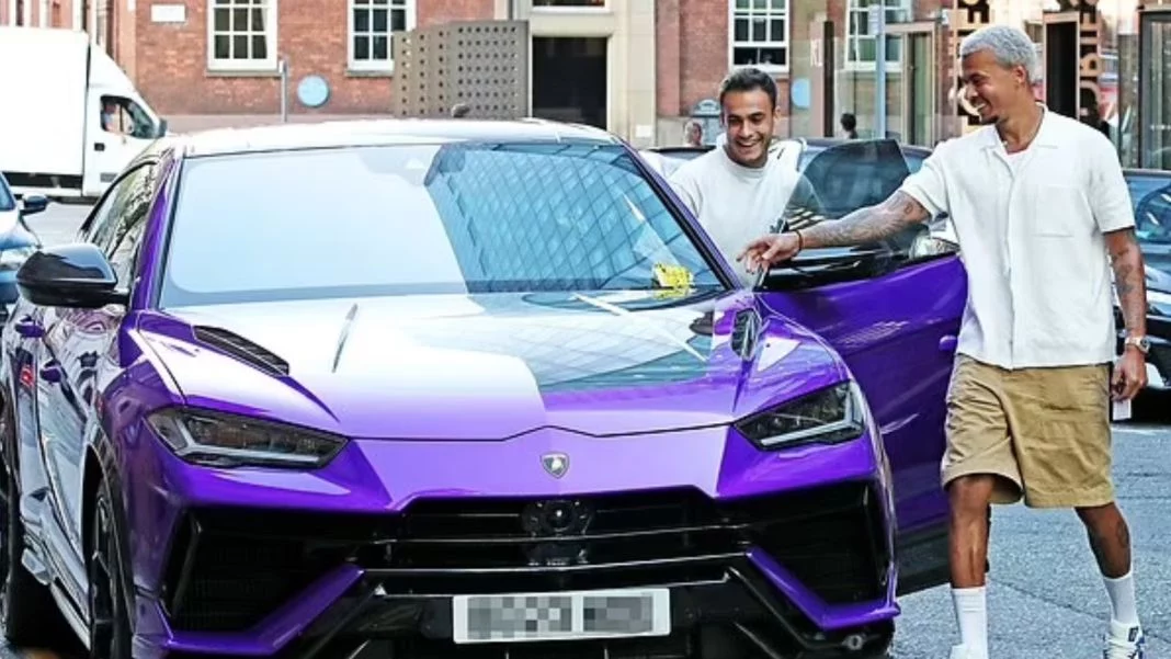 A pesar de tener un coche de 260 mil euros, Reguilón no se preocupa donde lo deja.