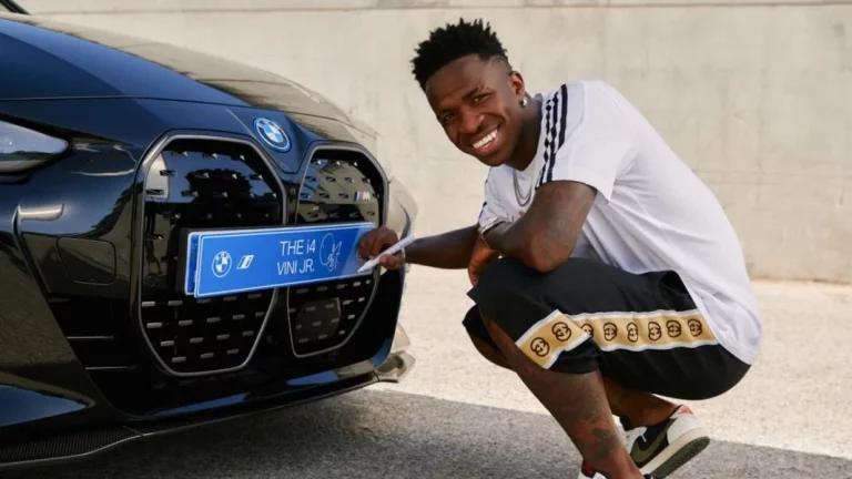 El coche que el Real Madrid regaló a Vinicius Jr y donde llevará de paseo la copa de la Champions League