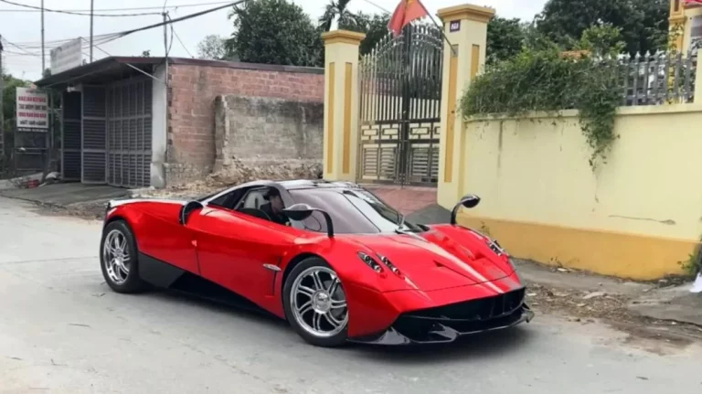 Jamás adivinarías el coche que se esconde debajo de esta impresionante réplica de un Pagani Huayra