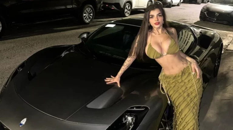 La increíble colección de coches que Karely Ruiz compró con la venta de sus fotos