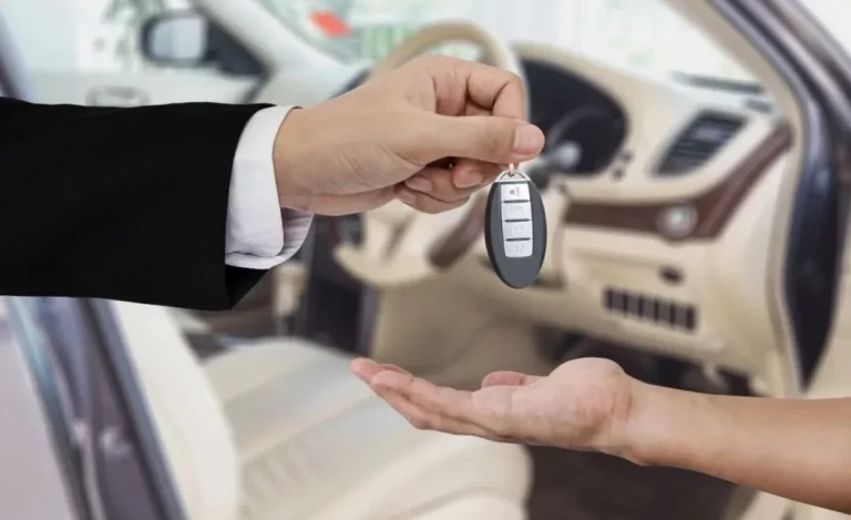 Comprar coche a final de año: las ‘leyendas urbanas’ de que te ahorrarás una fortuna