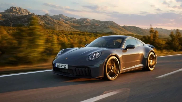 El detalle del nuevo Porsche 911 que no van a perdonar los más puristas. Y no es que tenga pilas