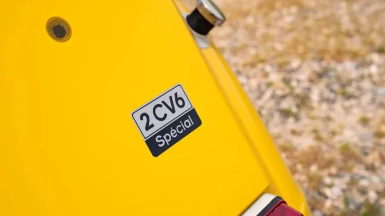 El motivo que esconde este Citroën 2CV con impactos de bala para costar 40.000 euros