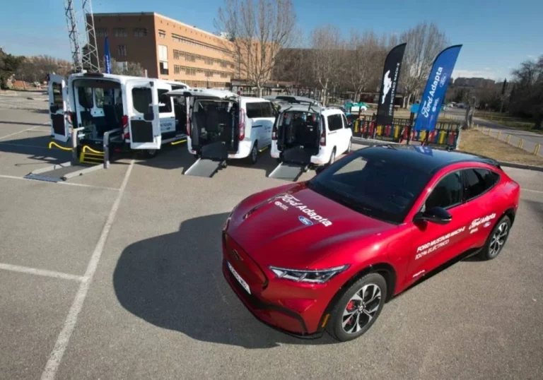 Arranca el Tour Ford Adapta 2024 con las nuevas versiones adaptadas de la E-Transit y del Mustang Mach-e