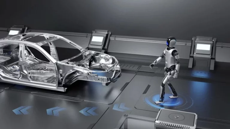 La marca china que adelanta a Tesla con su robot humanoide al que ha puesto a trabajar en su fábrica