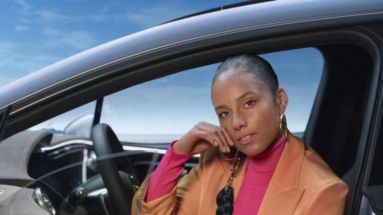 10 masajes programados y te informa quién está en tu casa: así es el coche de Alicia Keys