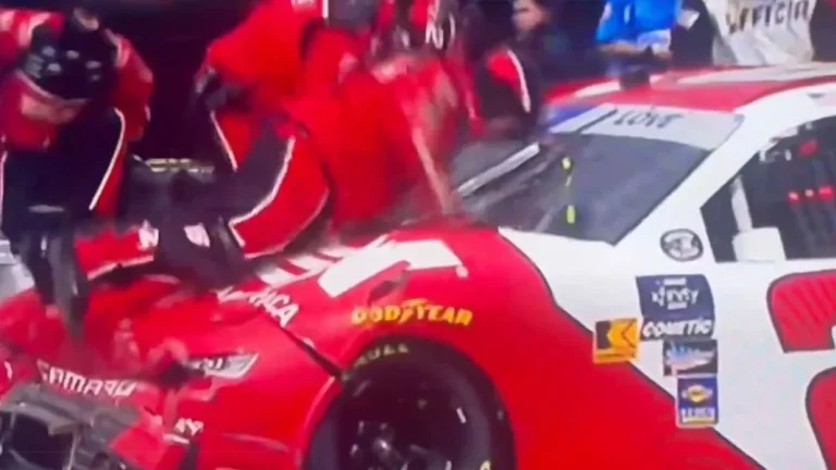 A hostias: así arreglan los mecánicos de la NASCAR los golpes de chapa