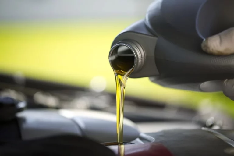 ¿Cuánto cuesta cambiar el aceite a mi coche?