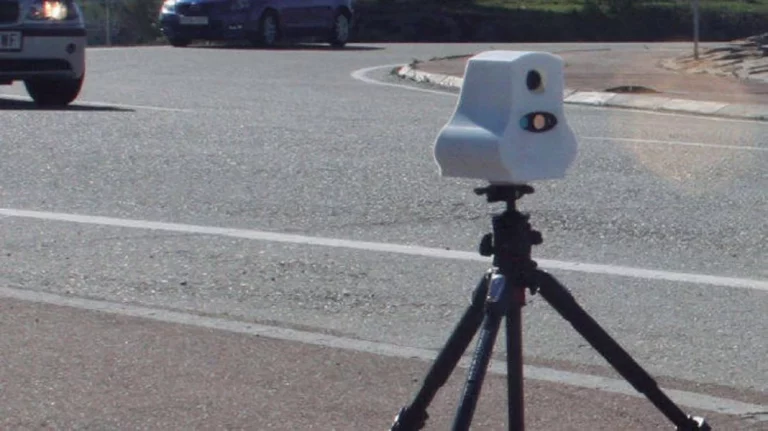 ‘Es nuevo y no se ha usado en ningún sitio’: El invisible radar que la DGT ha puesto a trabajar este verano