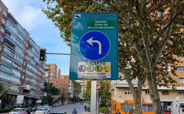 La DGT ruega a los Ayuntamientos con las ZBE más severas