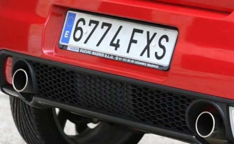 Matrículas opacas: las placas que la DGT está persiguiendo y que podrías llevar en tu coche