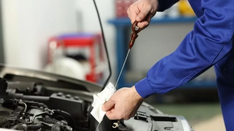 Estas son las señales que te da tu coche cuando hay que cambiar el aceite