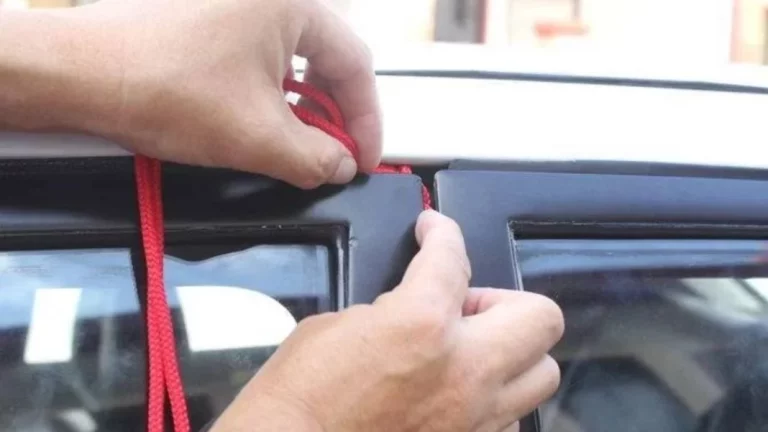 ¿Te has dejado las llaves dentro de tu coche? Así puedes abrirlo con los cordones de tus zapatillas