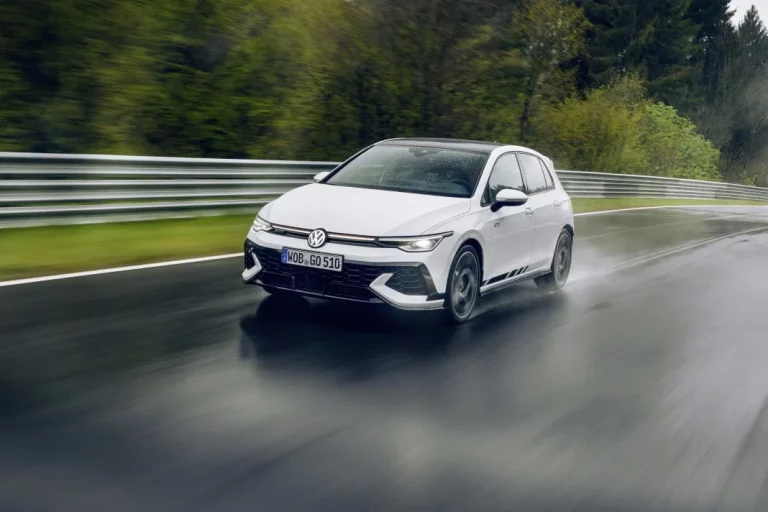 El Volkswagen Golf GTI Clubsport 2024 llega con 300 CV y 267 km/h